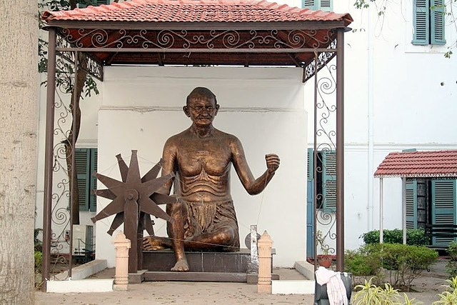 gandhi : truth non violence and satyagraha